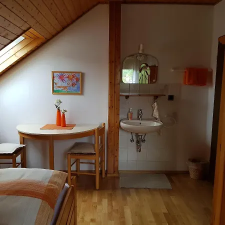 Guest house Gaestezimmer Aschenbrenner