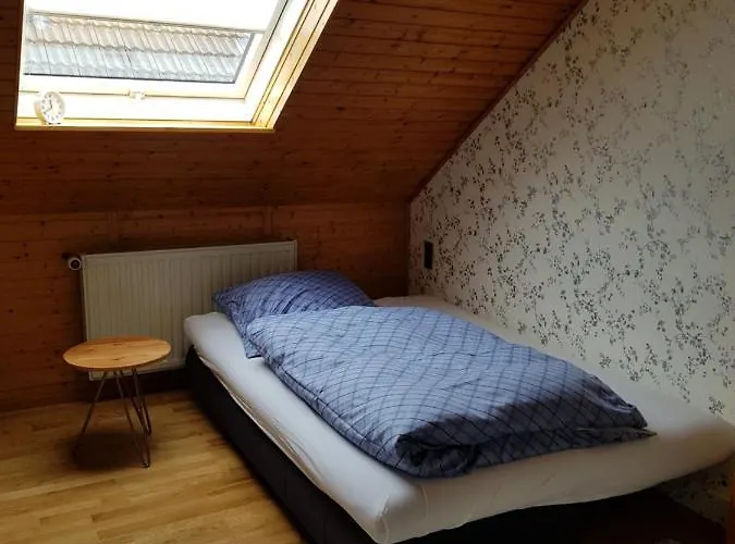 Gaestezimmer Aschenbrenner בית הארחה 3*